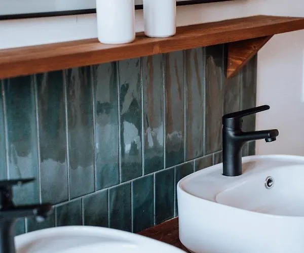 לינה וארוחת בוקר Surf D'hotes 3*